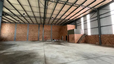 4 Ingwe Road, Sebenza